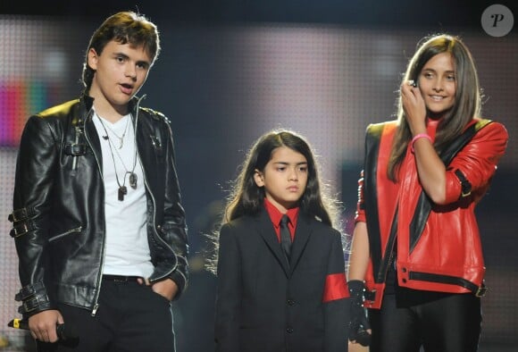 Prince Jackson, Blanket Jackson et Paris Jackson, les enfants de Michael Jackson à Cardiff, le 8 octobre 2011.