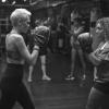 Jessie J en pleine séance d'entraînement de boxe, image tirée de la nouvelle campagne de Nike pour les 25 ans de son célèbre slogan Just do it