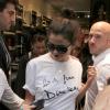 Selena Gomez créant l'émeute devant la boutique Versace à Milan, le 20 septembre 2013.