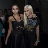 Selena Gomez et Donatella Versace après le défilé Versace printemps-été 2014 à Milan, le 20 septembre 2013.