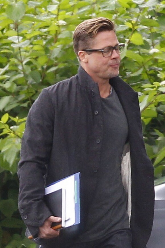 Exclusif - L'acteur Brad Pitt avec sa nouvelle coupe de cheveux sur le tournage de son dernier film "Fury" à Londres, le 14 septembre 2013.