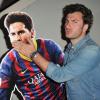 Michaël Youn embête Lionel Messi lors de la soirée de lancement de FIFA 14 à la Gaîté lyrique à Paris le 23 septembre 2013.
