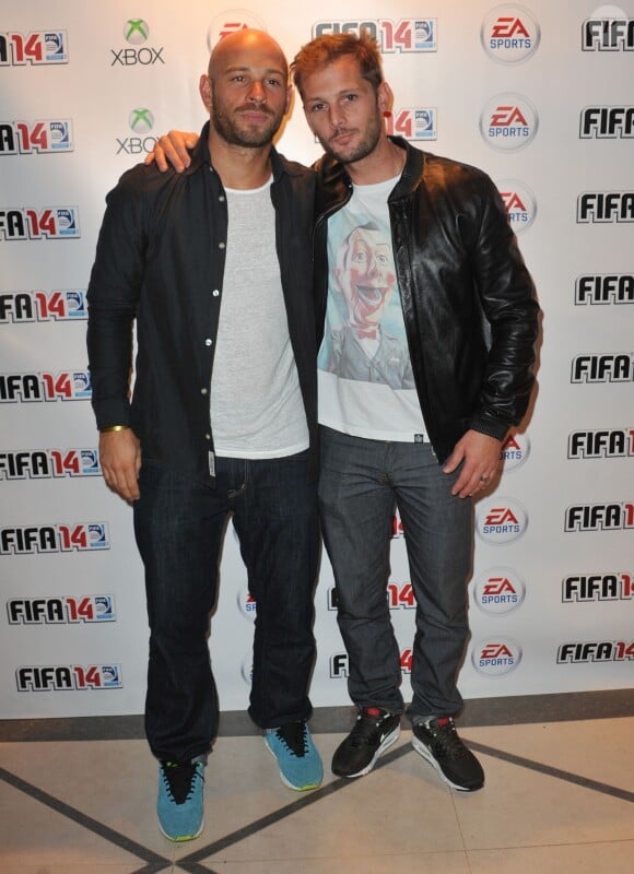 Franck Gastambide (Les Kaira) et Nicolas Duvauchelle lors de la soirée de lancement de FIFA 14 à la Gaîté lyrique à Paris le 23 septembre 2013.