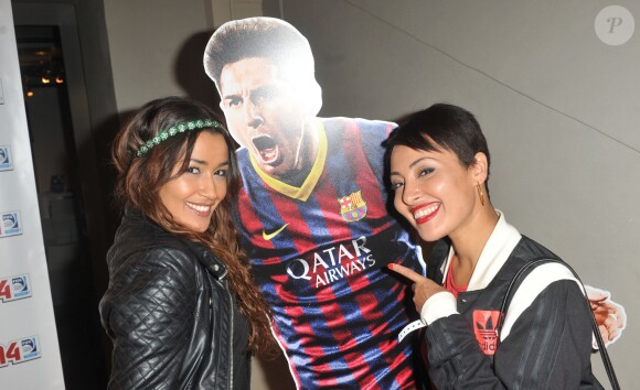 Karima Charni et sa soeur Hedia Charni lors de la soirée de lancement de FIFA 14 à la Gaîté lyrique à Paris le 23 septembre 2013.