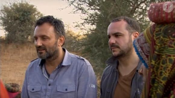 Frédéric Lopez et François-Xavier Demaison dans l'émission Rendez-vous en terre inconnue, en Inde.