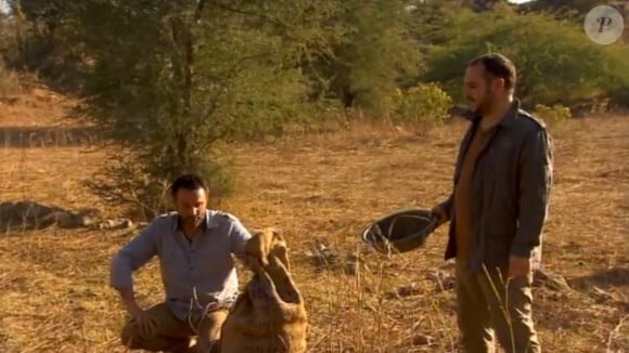 Frédéric Lopez et François-Xavier Demaison dans l'émission Rendez-vous en terre inconnue, en Inde.