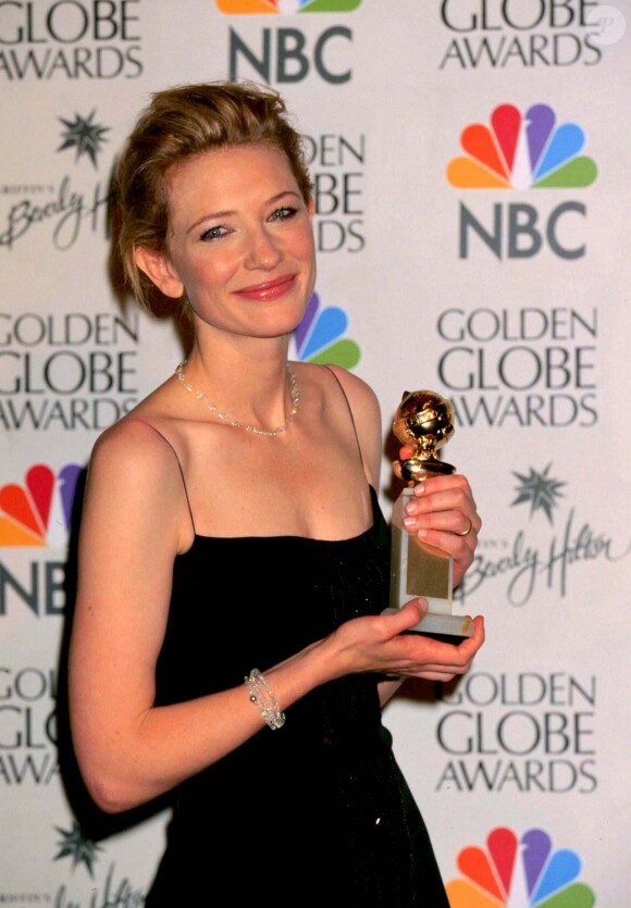 Cate Blanchett lors des 56e Golden Globes à Los Angeles en 1999
