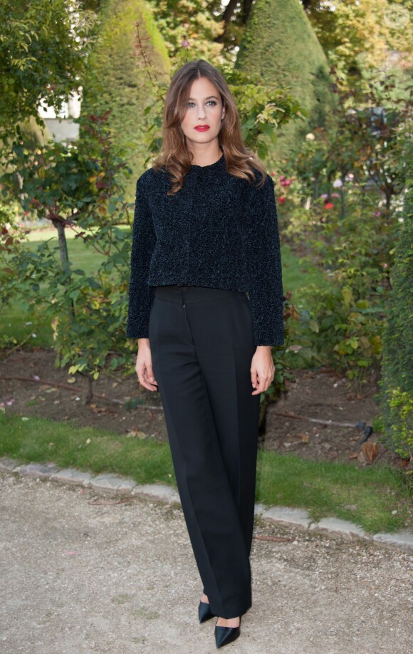 Mélanie Bernier arrive au Musée Rodin pour assister au défilé Christian Dior printemps-été 2014. Paris, le 27 septembre 2013.