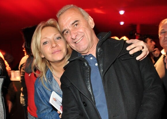 Exclusif - Michel Fugain pose avec sa compagne Sanda à La Cigale, à Paris, le 15 Novembre 2012.