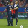 Tony Parker et Nicolas Batum ont donné le coup d'envoi du match entre le PSG et Toulouse au Parc des Princes à Paris le 28 septembre 2013 avant de recevoir l'accolade de Zlatan Ibrahimovic