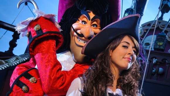 Nolwenn Leroy et Virginie Ledoyen affrontent les méchants à Disneyland