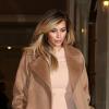Kim Kardashian quitte l'atelier Armani Privé situé avenue Montaigne, dans le 8e arrondissement. Paris, le 30 septembre 2013.