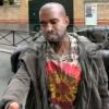 Kanye West s'adresse aux photographes français, leur demandant avec courtoisie de se contenter de faire leur travail, sans lui adresser la parole. Paris, le 29 septembre 2013.