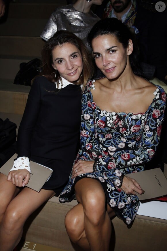 Clotilde Courau et Angie Harmon au défilé de mode "Valentino", collection prêt-à-porter printemps-été 2014, au jardin des Tuileries à Paris. Le 1er octobre 2013.