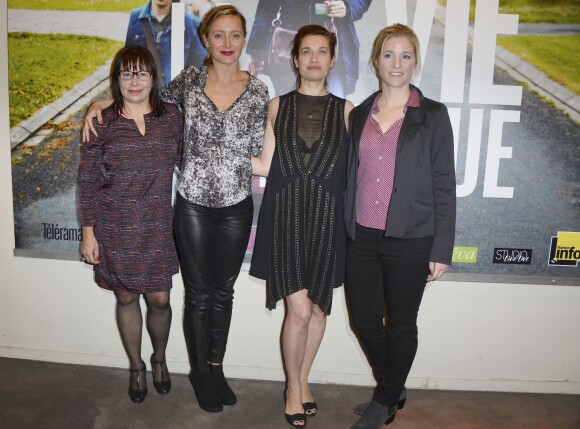 La réalisatrice Isabelle Czajka, Julie Ferrier, Emmanuelle Devos et Natacha Régnier lors de l'avant-première du film "La Vie domestique" au Mk2 Quai de Loire à Paris le 1er octobre 2013
