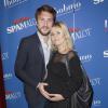 Marie Inbona (enceinte) et son compagnon Alexandre Halimi à la générale du spectacle "Spamalot" au théâtre Bobino à Paris, le 3 octobre 2013.