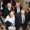L'ex-kiné des stars Pierre Pallardy et sa femme Florence Pallardy, en compagnie de leur avocat Hervé Temime, arrivent aux assises de Paris où debute son procès pour viols et agressions sexuelles sur plusieurs anciennes patientes le 3 octobre 2013.