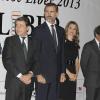 Letizia, sublime, et Felipe d'Espagne sont apparus main dans la main pour la remise des prix LIBER 2013 le 3 octobre 2013 à Madrid en marge du Salon international du livre qui s'y tenait.