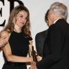 Très complices, le prince Felipe et la princesse Letizia d'Espagne remettaient le 3 octobre 2013 à Madrid les prix LIBER.