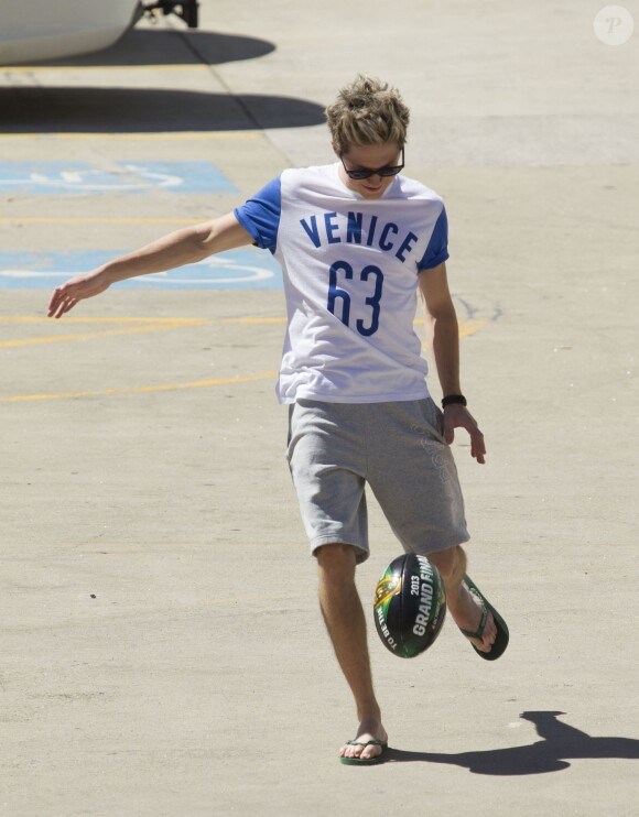 One Direction Niall Horan s'amuse avant le concert des One Direction à Sydney, le 26 octobre 2013.