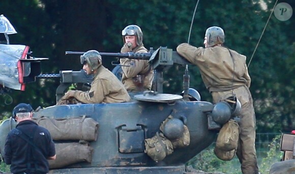 Brad Pitt et Shia LaBeouf sur le tournage du film Fury dans la campagne anglaise près de Londres, le 4 octobre 2013.