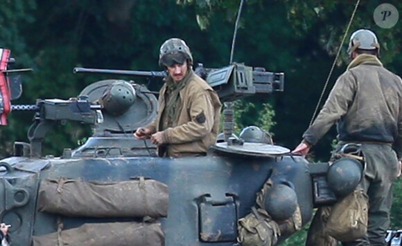 Brad Pitt et Shia LaBeouf sur le tournage du film Fury dans la campagne anglaise près de Londres, le 4 octobre 2013.