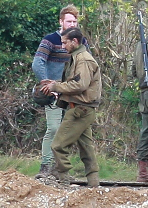 Brad Pitt et Shia LaBeouf sur le tournage du film Fury dans la campagne anglaise près de Londres, le 4 octobre 2013.