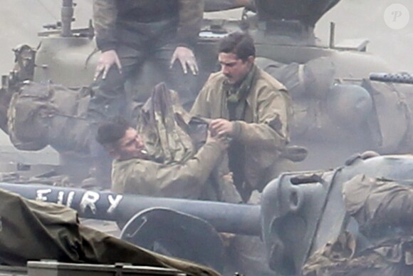 Brad Pitt et Shia Labeouf sur le tournage du film "Fury" en Angleterre le 30 septembre 2013.
