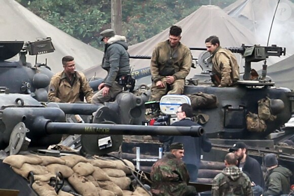 Brad Pitt et Shia Labeouf sur le tournage du film "Fury" en Angleterre le 30 septembre 2013.