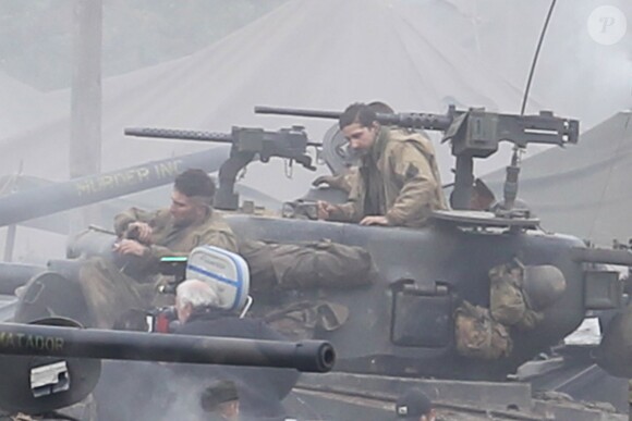 Brad Pitt et Shia Labeouf sur le tournage du film "Fury" en Angleterre le 30 septembre 2013.