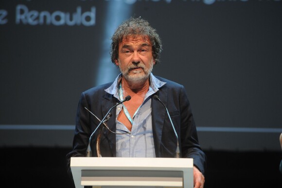 Olivier Marchal recevant le prix du meilleur scénario lors de la cérémonie de clôture du Festival de La Fiction TV de La Rochelle le 14 septembre 2013