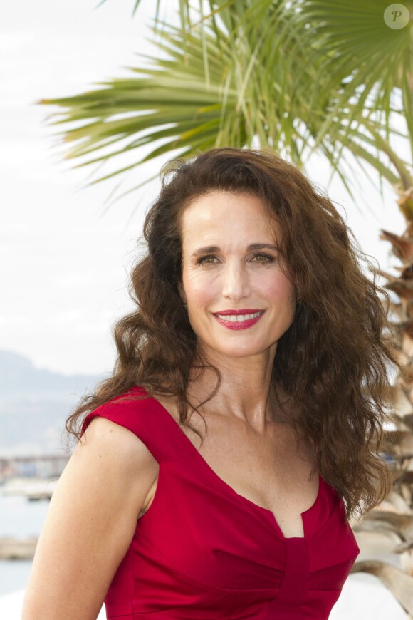 Andie MacDowell présente "Cedar Cove" au MIPCOM au Palais des Festivals à Cannes le 7 octobre 2013.