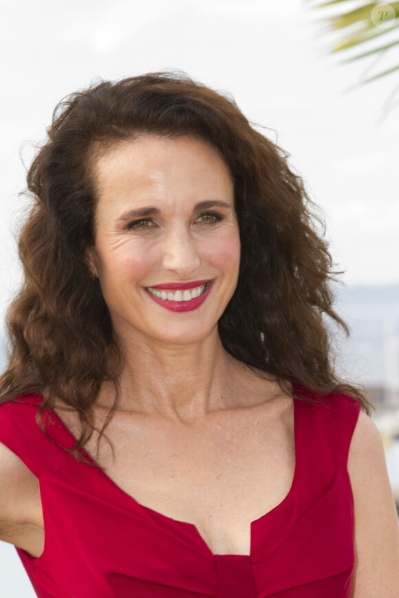 Andie MacDowell présente "Cedar Cove" au MIPCOM au Palais des Festivals à Cannes le 7 octobre 2013.