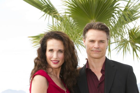 Andie MacDowell et Dylan Neal présentent "Cedar Cove" au MIPCOM au Palais des Festivals à Cannes le 7 octobre 2013.