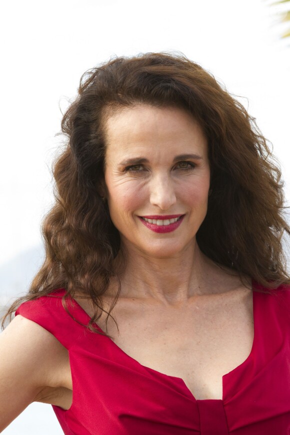 Andie MacDowell présente "Cedar Cove" au MIPCOM au Palais des Festivals à Cannes le 7 octobre 2013.
