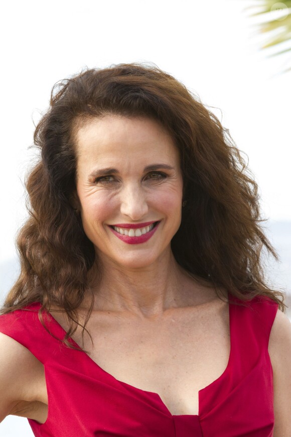 Andie MacDowell présente "Cedar Cove" au MIPCOM au Palais des Festivals à Cannes le 7 octobre 2013.