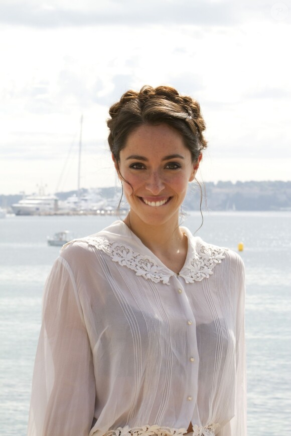 Oona Chaplin présente "The Ark" au MIPCOM au Palais des Festivals à Cannes le 7 octobre 2013.