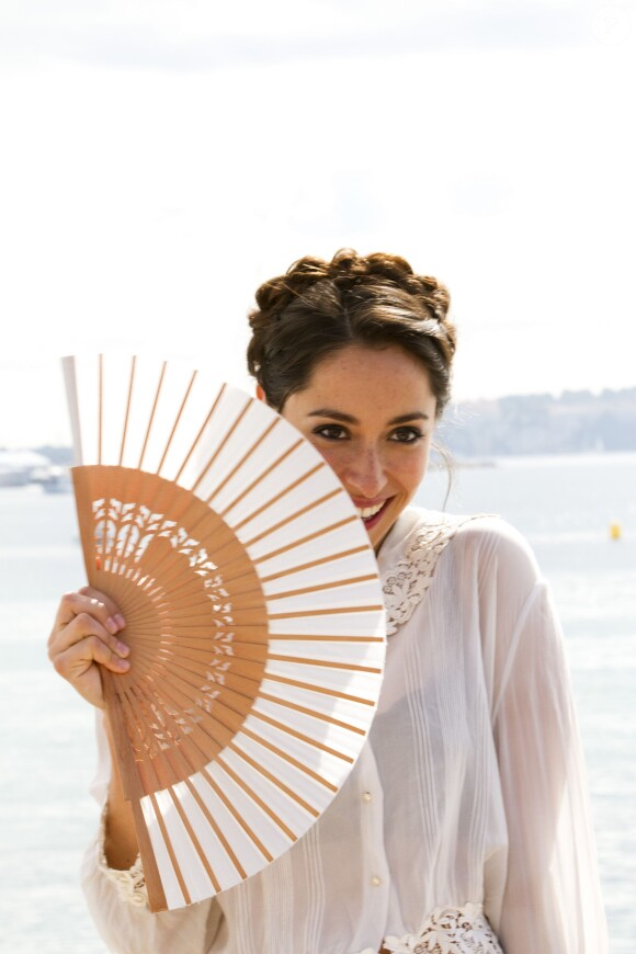 Oona Chaplin présente "The Ark" au MIPCOM au Palais des Festivals à Cannes le 7 octobre 2013.