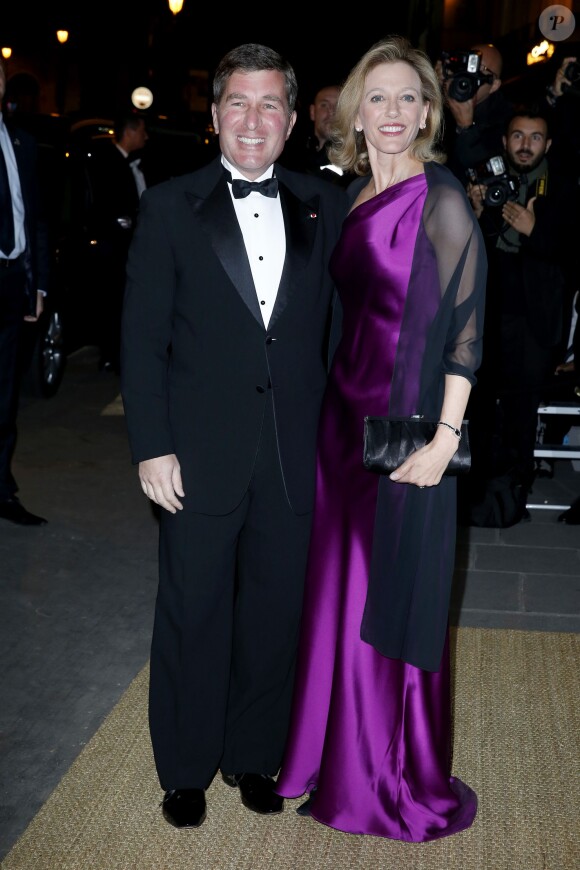 Charles H.Rivkin, ambassadeur des Etats-Unis en France, et sa femme Susan M. Tolson, assistent à la présentation de la collection automne-hiver de Ralph Lauren, lors d'un dîner mécénat avec les Beaux-Arts de Paris dans la cour Chimay de l'école des Beaux-Arts. Paris, le 8 octobre 2013.