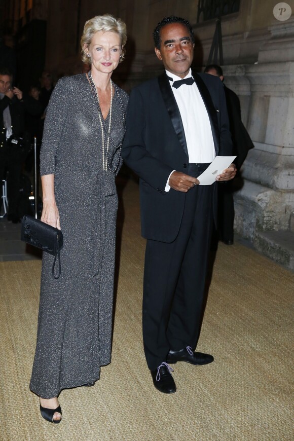 Anne de Bourbon-Siciles et maitre Alexandre Ursulet assistent à la présentation de la collection automne-hiver de Ralph Lauren, lors d'un dîner mécénat avec les Beaux-Arts de Paris dans la cour Chimay de l'école des Beaux-Arts. Paris, le 8 octobre 2013.