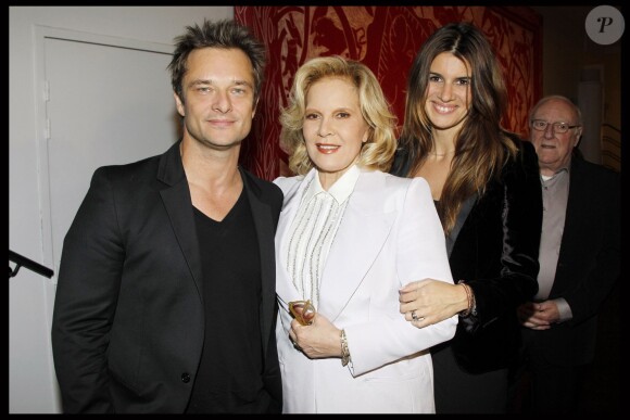 David Hallyday avec son épouse Alexandra et Sylvie Vartan, à Paris le 23 novembre 2011.