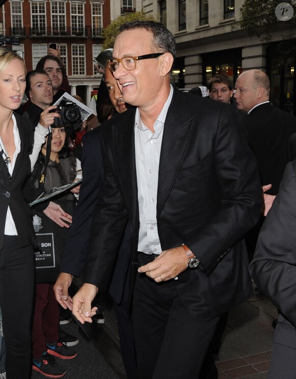 Tom Hanks quitte son hôtel à Londres le 9 octobre 2013.