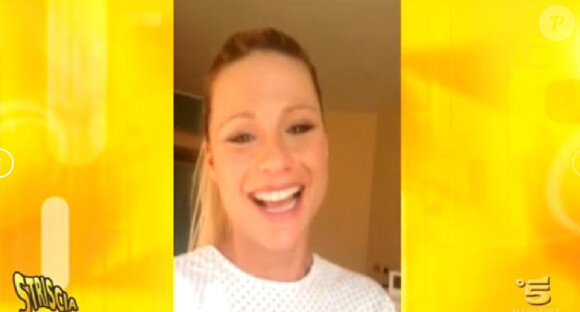 Michelle Hunziker était tellement détendue qu'elle pris le temps d'enregistrer une message vidéo pour Striscia La Notizia depuis sa chambre d'hôpital avant l'accouchement.