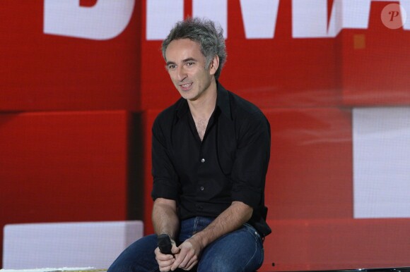 Vincent Delerm lors de l'enregistrement de l'émission de "Vivement dimanche" à Paris le 9 octobre 2013. Elle sera diffusée le 13 octobre sur France 2