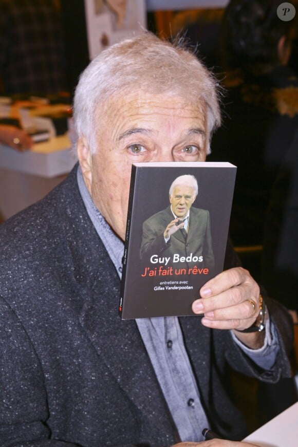 Guy Bedos au Salon du Livre de la porte de Versailles à Paris le 24 mars 2013