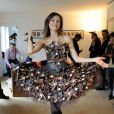  Marie-Ange Casalta essaye sa robe pour le défilé du Salon du Chocolat, à Paris, le 8 octobre 2013. Une robe du chocolatier Jean-Marc Rué pour Monsieur Chocolat et de la styliste: Manon Bresson.  