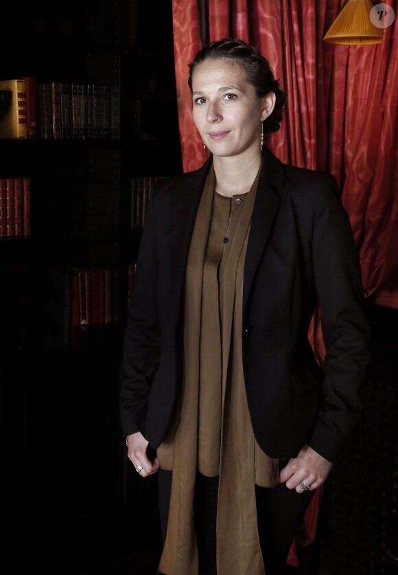 La membre du jury Audrey Estrougo lors d'un photocall dans le cadre du Festival des jeunes réalisateurs de Saint-Jean-de-Luz le 12 octobre 2013