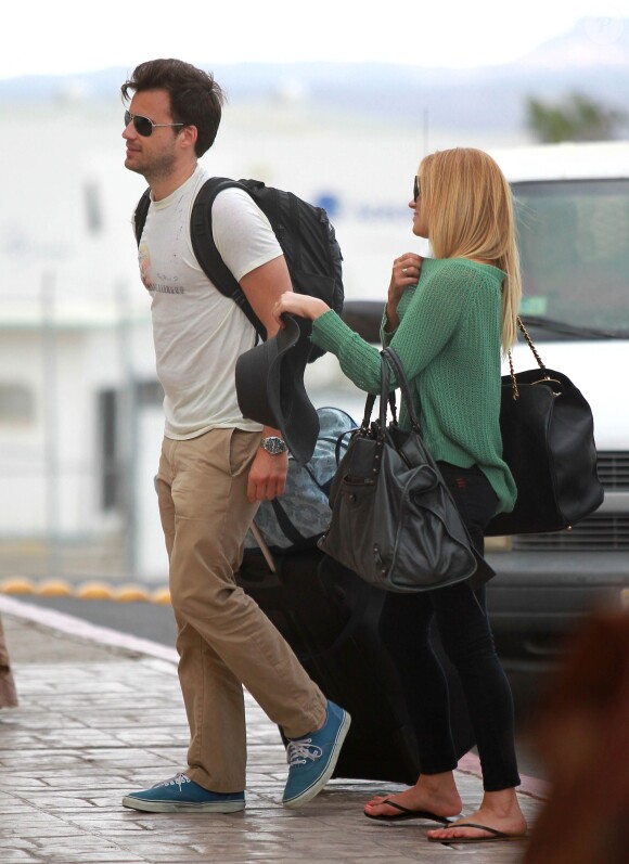 Exclusif - Lauren Conrad et William Tell à l'aéroport de Cabo San Lucas après leurs premières vacances en amoureux, le 15 juillet 2012. 