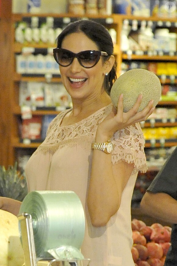 Lauren Silverman (enceinte) au magasin Whole Foods de Beverly Hills, le 12 octobre 2013.