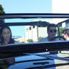 Simon Cowell et sa compagne Lauren Silverman (enceinte) en voiture dans les rues de Los Angeles, le 12 octobre 2013.